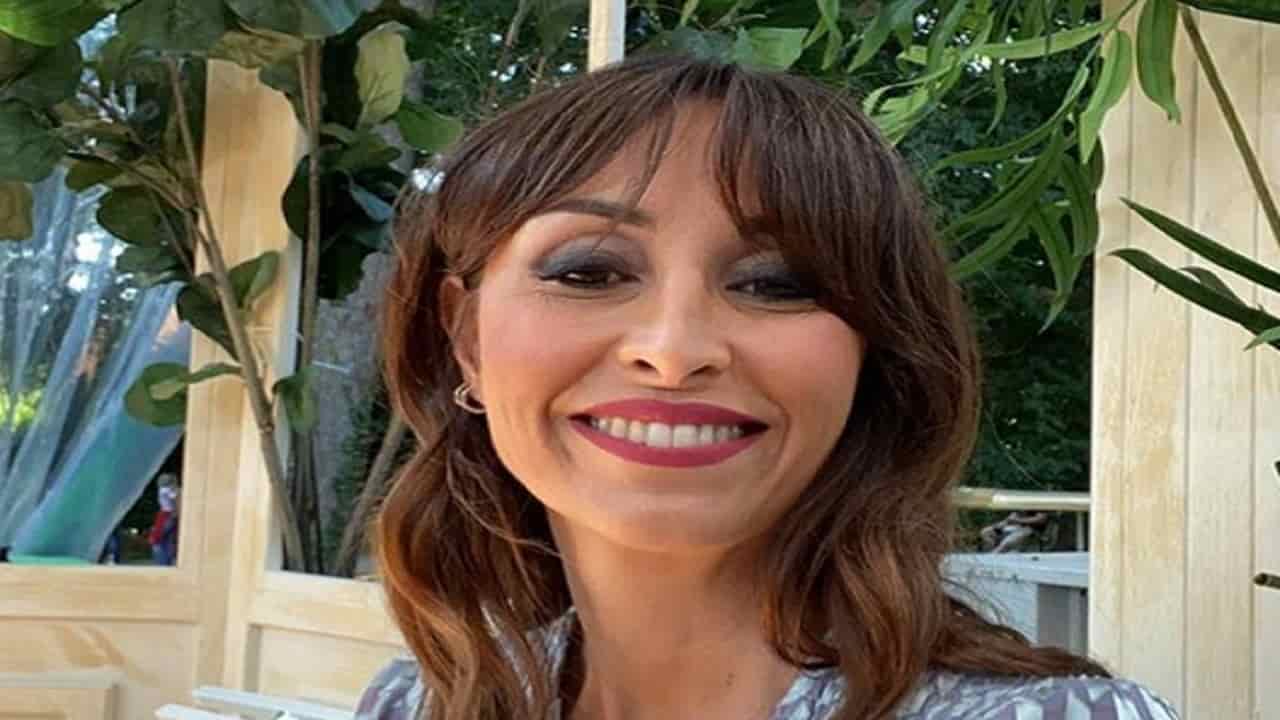 Benedetta Parodi Fantastica Sul Divano Tutta Scosciata Che Gambe Foto