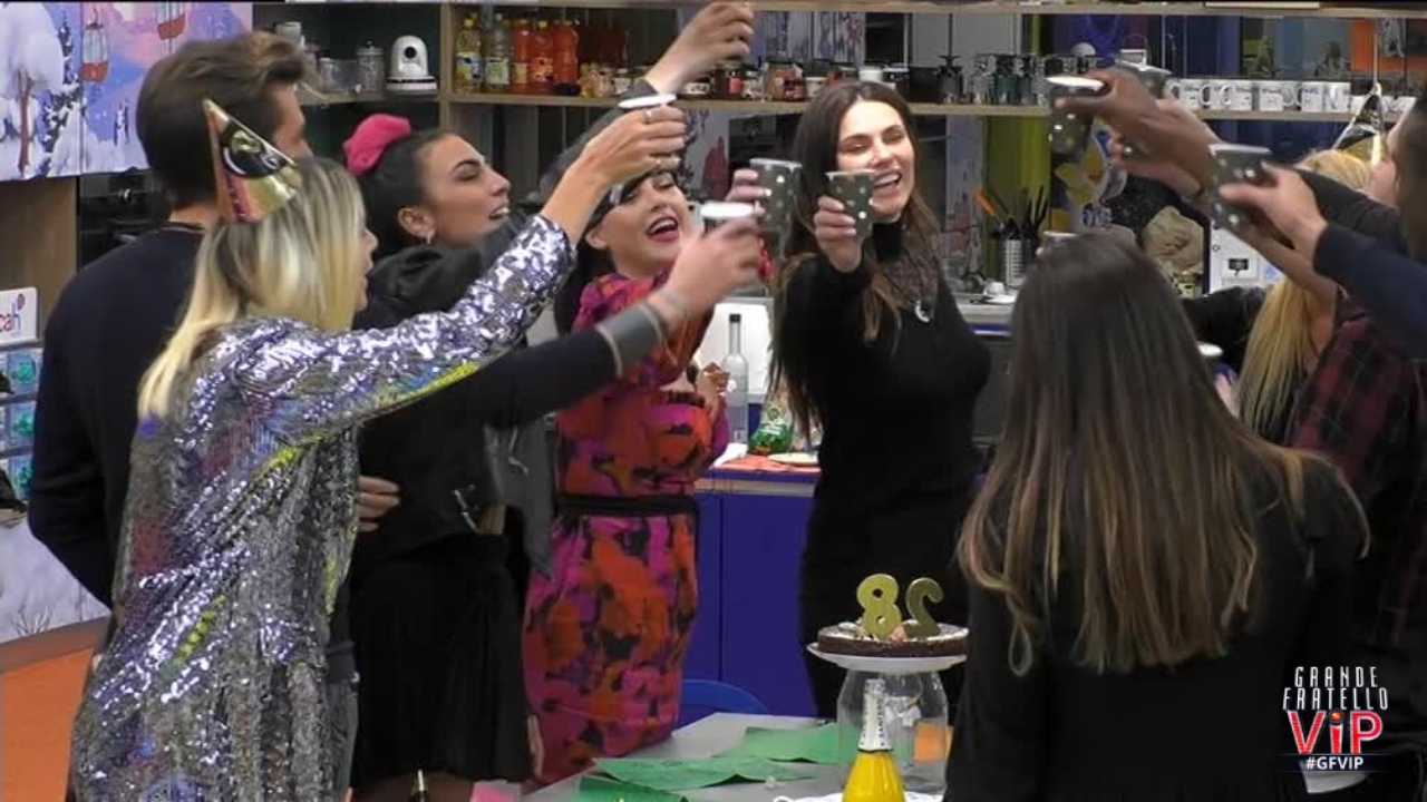 Gf Vip Elisabetta Gregoraci Accusa Giulia Salemi Scrivevi A Flavio