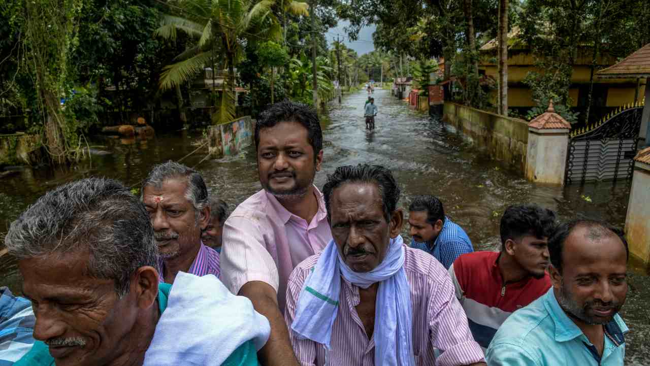 India Alluvioni Devastano Il Paese Con Piogge E Frane Almeno Morti