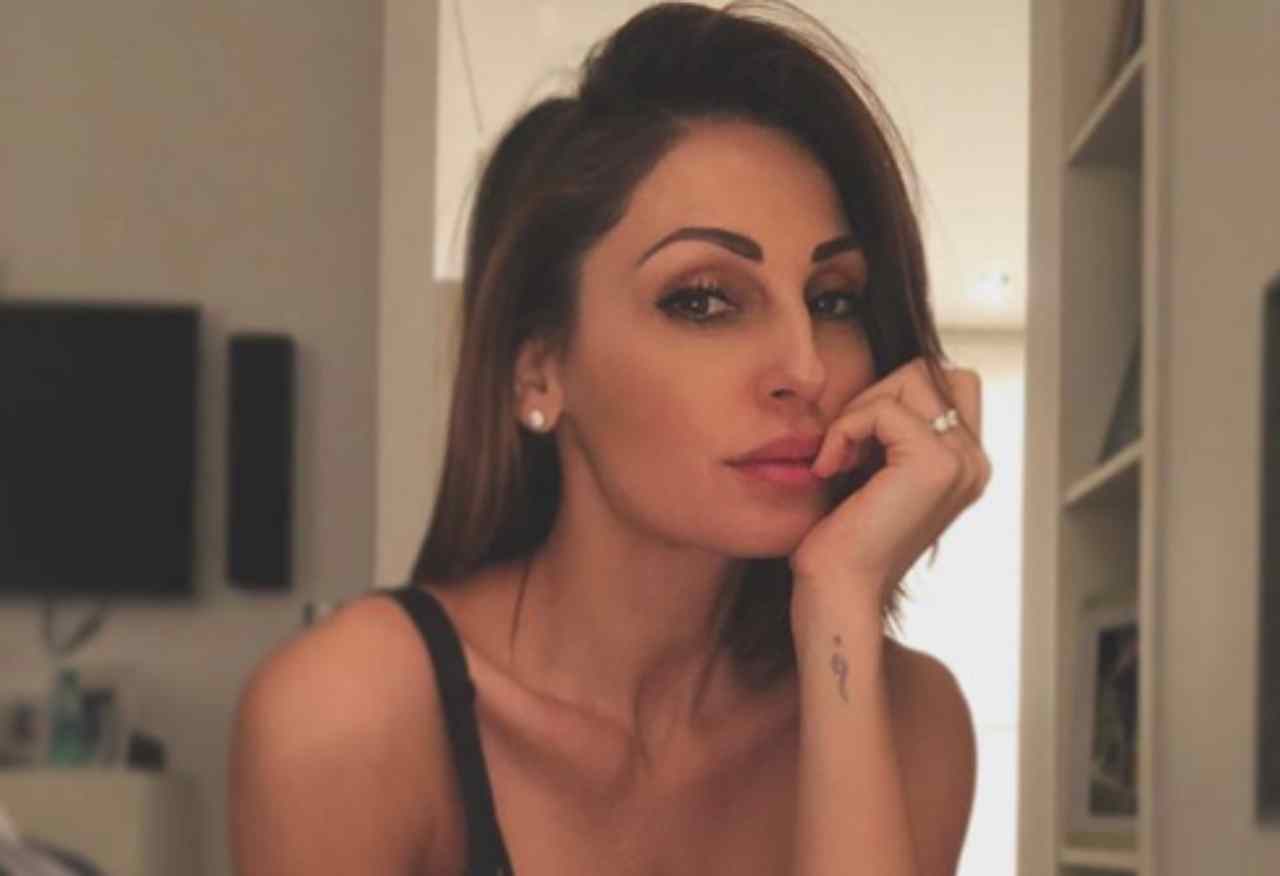 Anna Tatangelo | balletto sensuale ed il web è ai suoi piedi | VIDEO