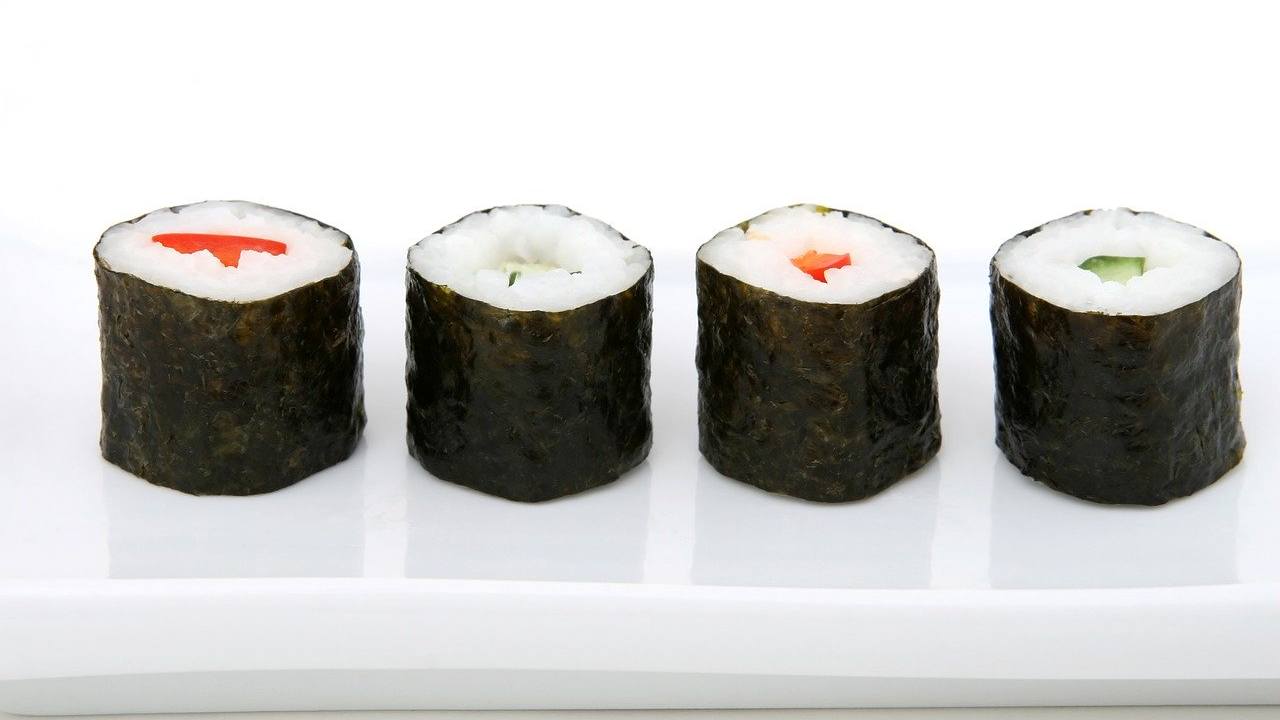 Sushi, il pericolo delle foglie di alga. Cosa bisogna sapere