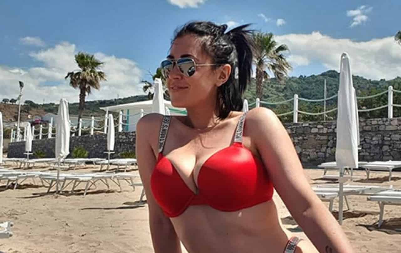 Claudia Ruggeri, perizoma illegale in bellavista - FOTO