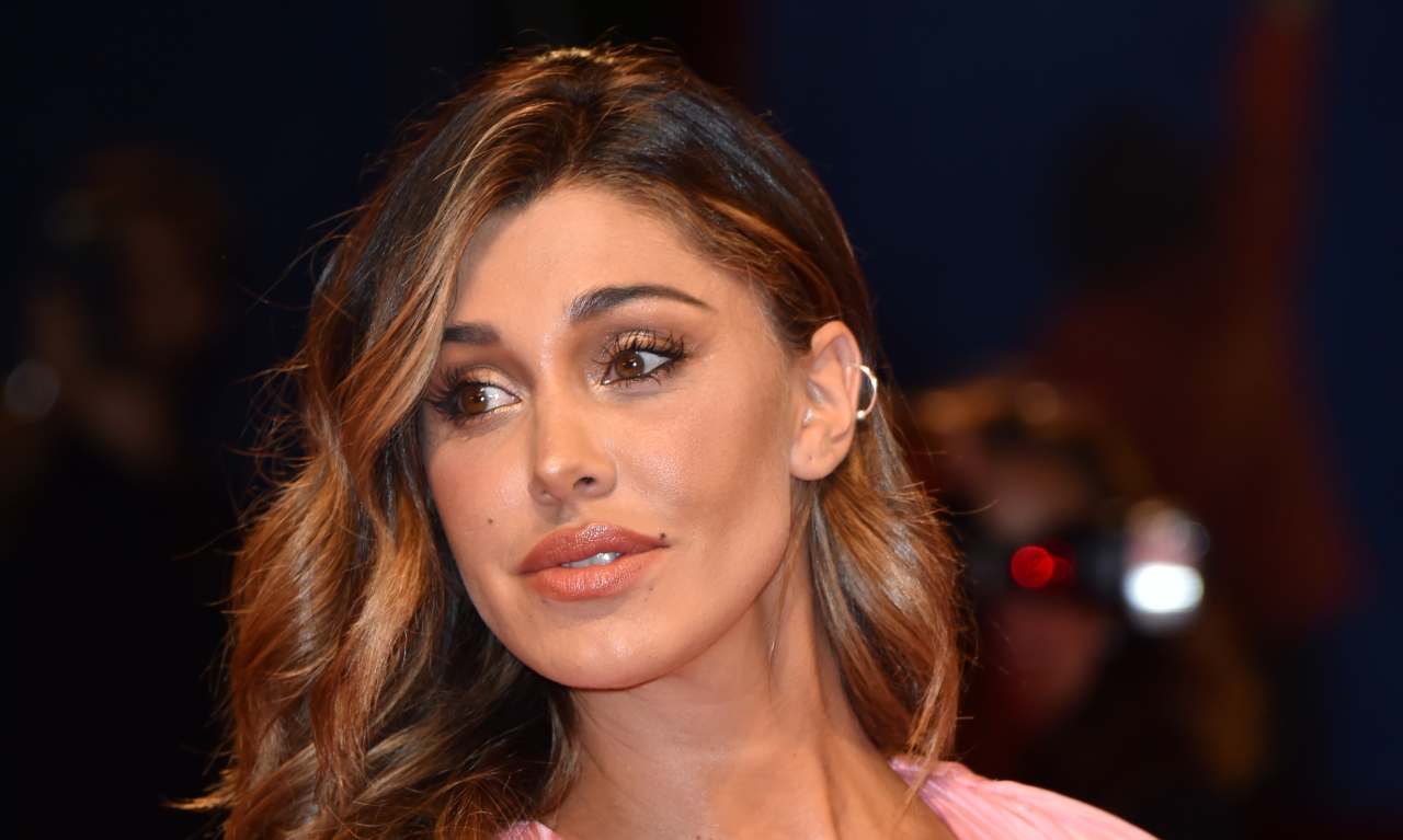 Belen Rodriguez, Il Lato B Con Una Luce Diversa: Fan Impazziti ...