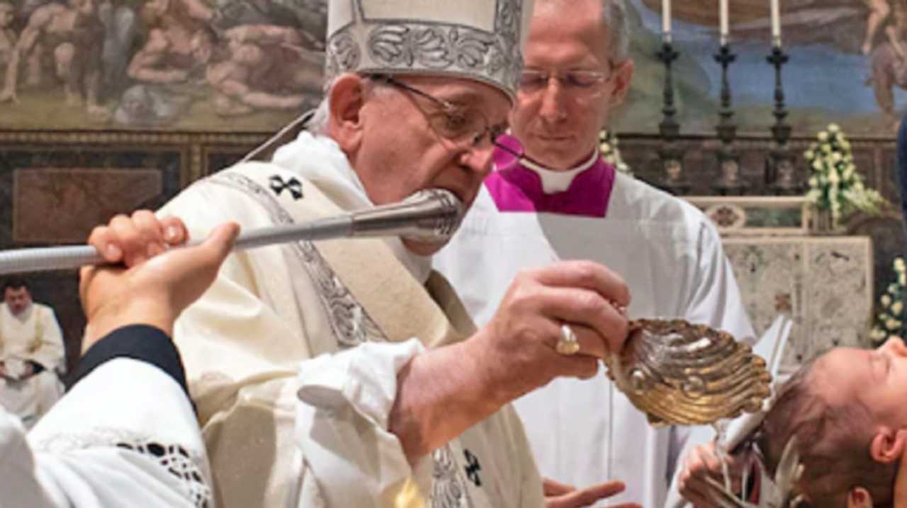 Battesimo Papa Francesco Annulla La Formula Noi Ti Battezziamo