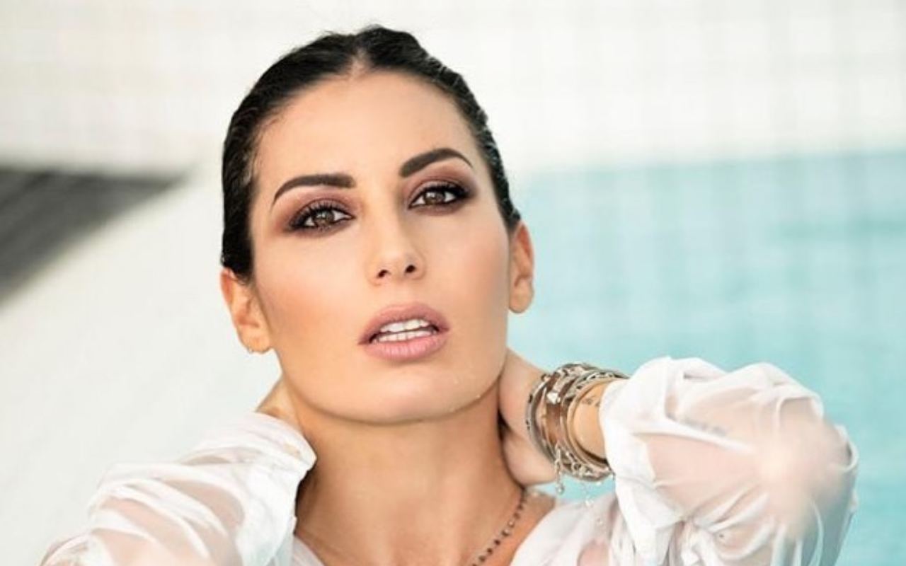 Elisabetta Gregoraci Incanta Con Il Vestitino Cortissimo. Che Bellezza ...