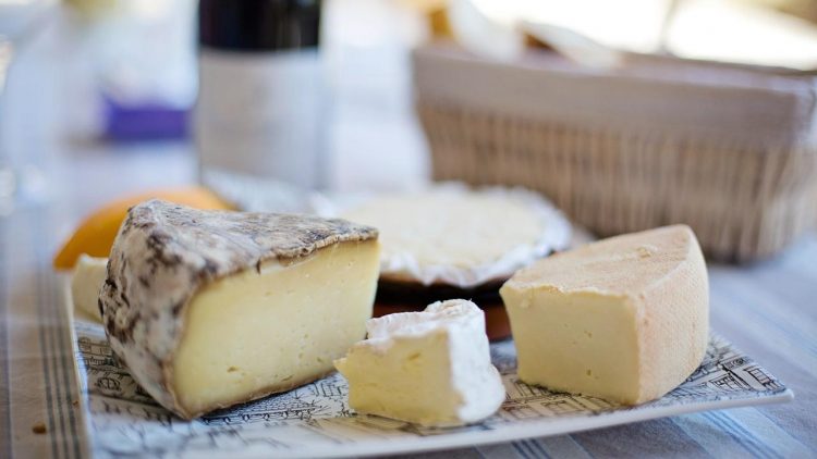 Formaggio a latte crudo ritirato per listeria, vediamo quale