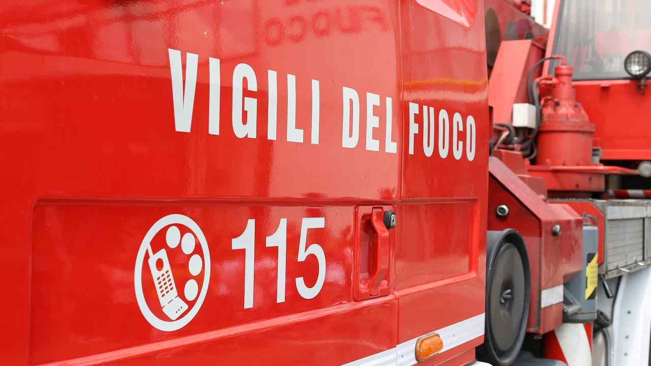 Firenze, divampa incendio in un appartamento: morto 87enne