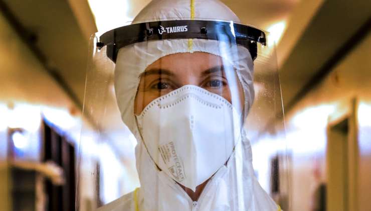 Medico in tenuta anti-Covid - Getty Images