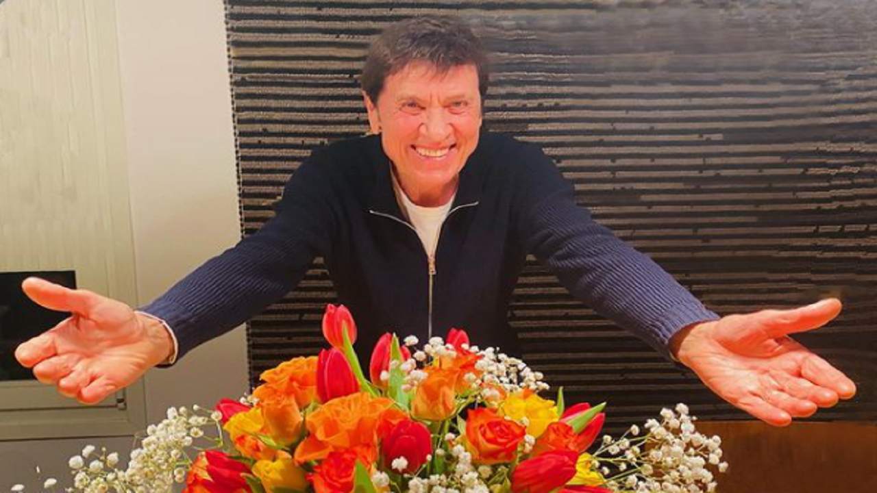 Gianni Morandi Scopre Le Dita Ecco Le Condizioni Dopo L Incidente