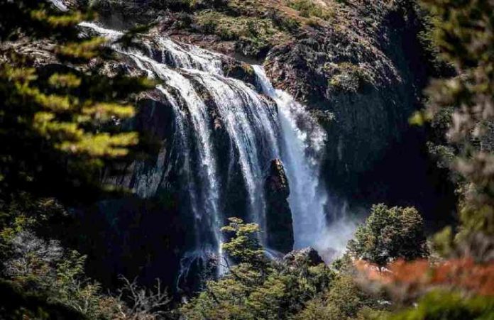 Sondrio, coppia di amici precipita nelle cascate: morta ...