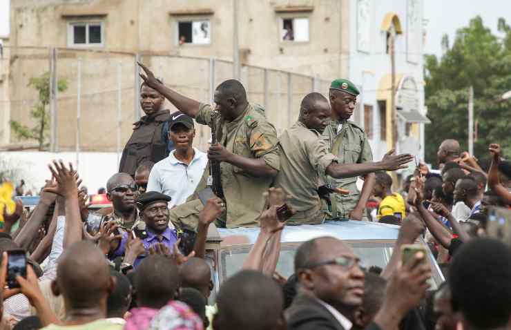 Attacco con coltello al presidente ad interim Assimi Goïta