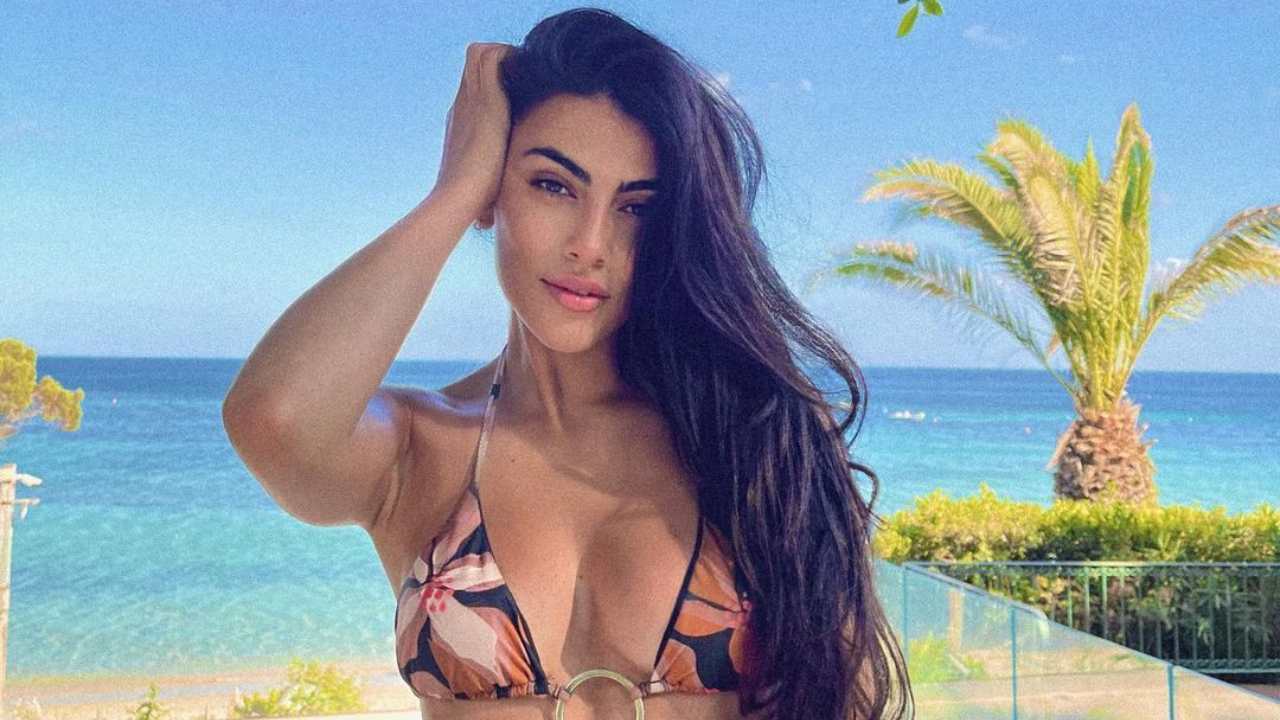 Giulia Salemi, lady in rosso, è un sono ad occhi aperti - FOTO