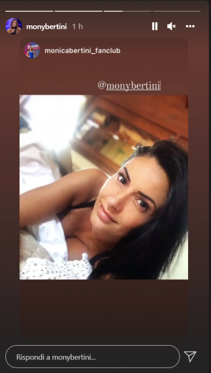 Monica Bertini a letto 