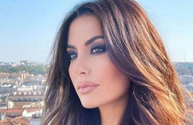 Elisabetta Gregoraci Saluta La Primavera In Intimo Patrimonio Dell UNESCO FOTO