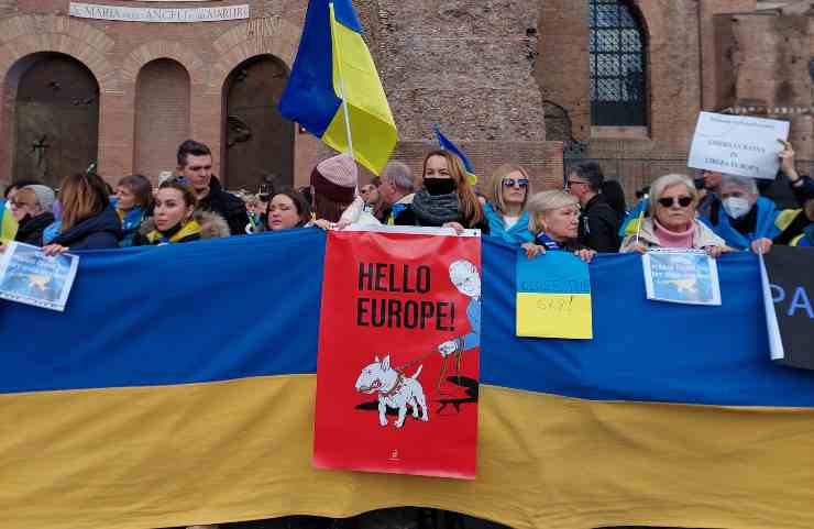 L'Italia sostiene l'Ucraina con manifestazioni contro la guerra: le parole di Draghi